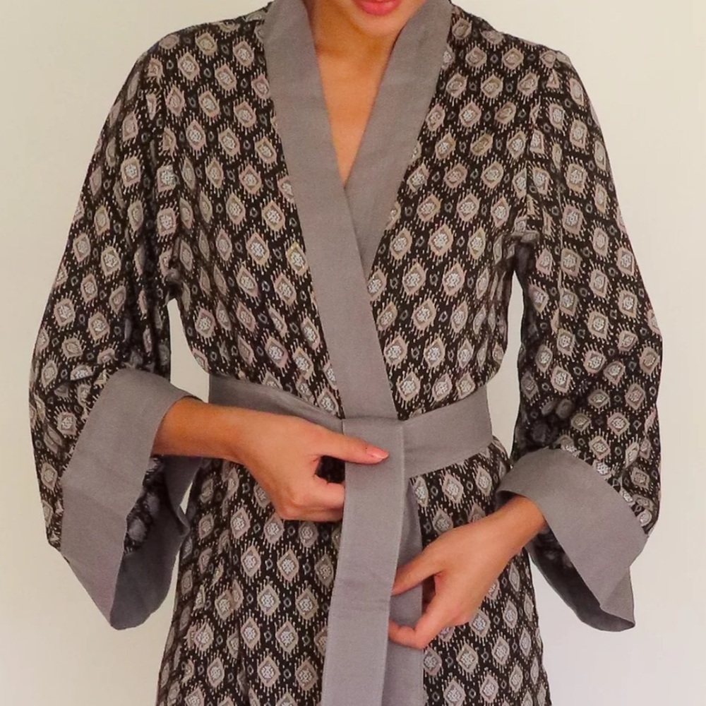 NEW Helmer black printed kimono